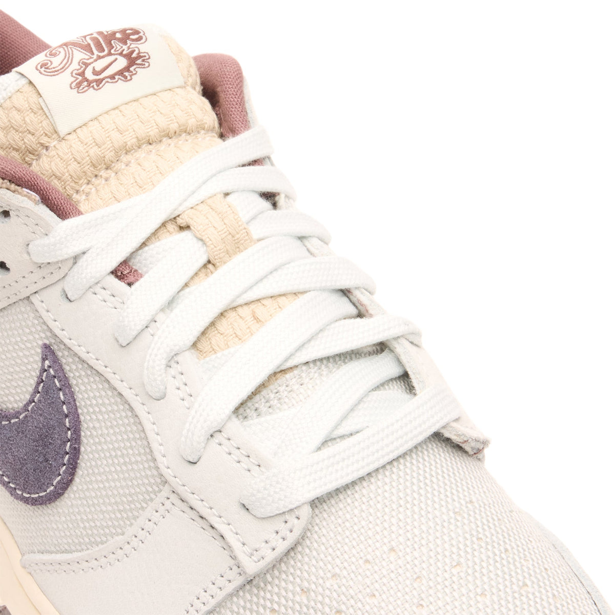 Nike Dunk Low Retro Se (Off White/Dark Raisin-Spruce Aura)